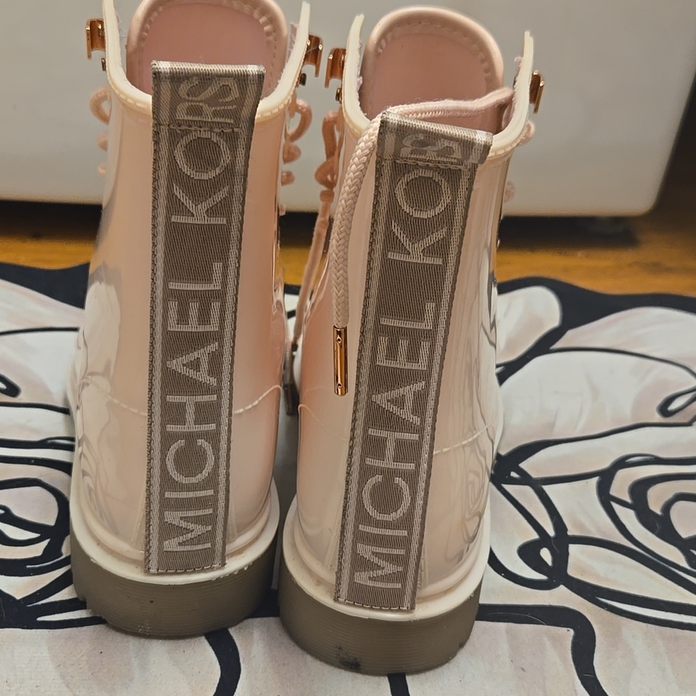 Michael Kors Blush Pink Tavie Rain Booties Women's Size 6 - Picture 6 of 8
